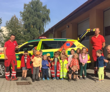 TŘÍDA SLUNÍČKO NA EXKURZI ZDRAVOTNICKÉ ZÁCHRANNÉ SLUŽBY